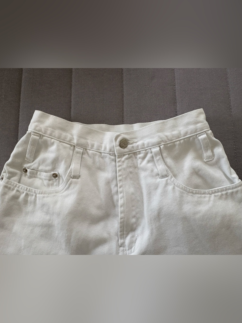 Vintage High-Rise White Denim Shorts for Women - Picture 9 of 12